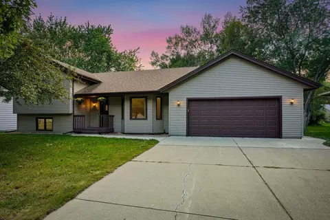 330 NW Shady Ridge Rd NW, Hutchinson, MN 55350