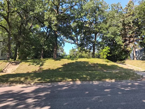 423 N Cleveland Ave, Fergus Falls, MN 56537