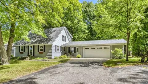 1583 E Shore Dr, Detroit Lakes, MN 56501