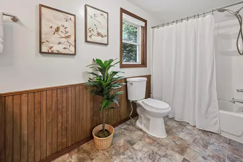 Bath - 3655 95th Ave SE, Saint Cloud, MN 56304 photo 2 of 5