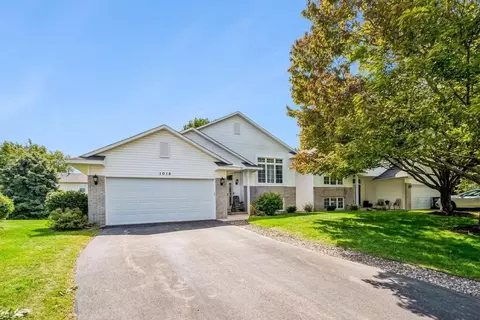 1016 Lilac Ct, Shakopee, MN 55379