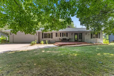 3810 Bassett Creek Dr, Golden Valley, MN 55422
