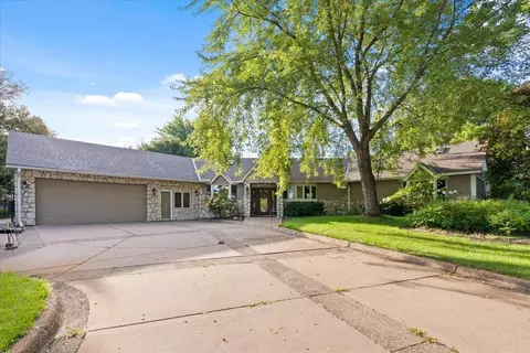 31813 Lakeway Dr NE, Cambridge, MN 55008