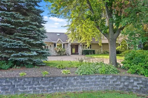 31813 Lakeway Dr NE, Cambridge, MN 55008