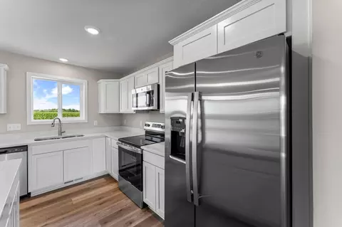 Kitchen - 2145 Violet Ln, Faribault, MN 55021 photo 2 of 5