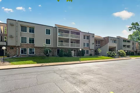4045 Hodgson Rd #317, Shoreview, MN 55126