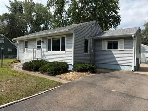 5911 Hodgson Rd, Shoreview, MN 55126
