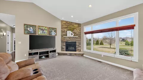Living - 1442 30th St NW, Austin, MN 55912 photo 3 of 4