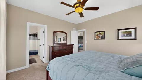 Bedroom - 1442 30th St NW, Austin, MN 55912 photo 2 of 7