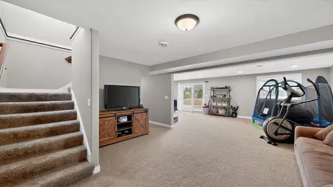 Entry Way - 1442 30th St NW, Austin, MN 55912 photo 3 of 4