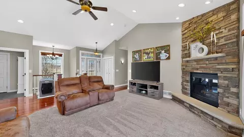 Living - 1442 30th St NW, Austin, MN 55912 photo 4 of 4