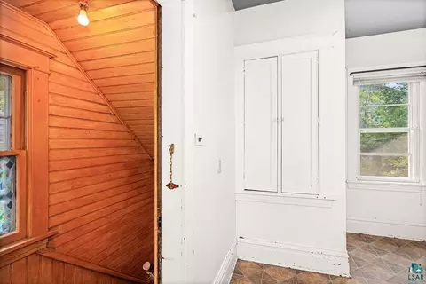 Entry Way - 421 N 11th Ave W, Duluth, MN 55806 photo 1 of 2