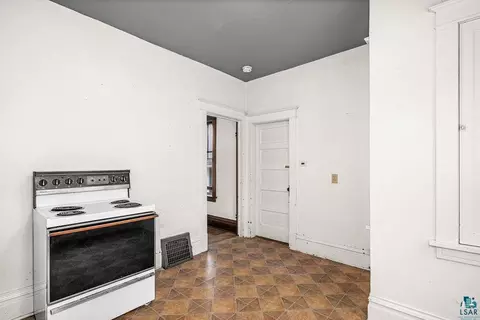 Entry Way - 421 N 11th Ave W, Duluth, MN 55806 photo 2 of 2