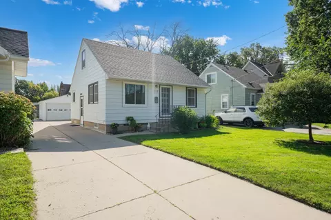210 11th Ave NE, Rochester, MN 55906