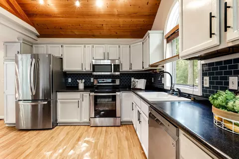 Kitchen - 4785 Mayelin Ave NE, Saint Michael, MN 55376 photo 4 of 5