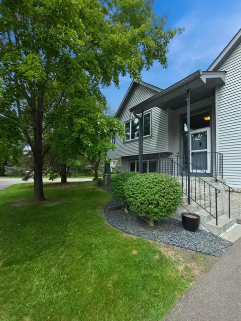 2552 Manitou Ln, White Bear Lake, MN 55110