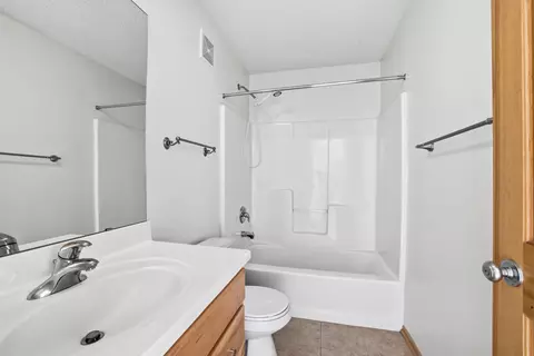 11317 Stratton Ave #100, Eden Prairie, MN 55344