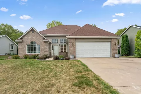 2320 Parkview Ln, Woodbury, MN 55125