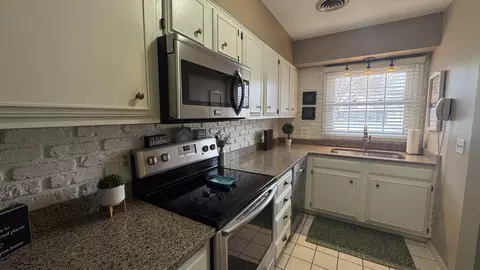 Kitchen - 1507 5th Ave NW, Austin, MN 55912 photo 4 of 4