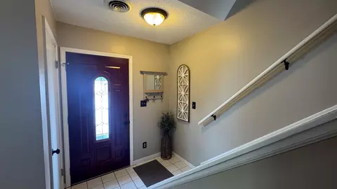 Entry Way - 1507 5th Ave NW, Austin, MN 55912 photo 1 of 6