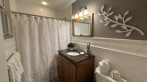 Bath - 1507 5th Ave NW, Austin, MN 55912 photo 1 of 4
