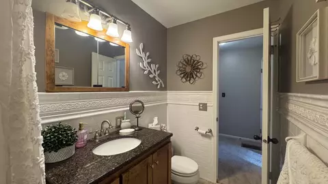 Bath - 1507 5th Ave NW, Austin, MN 55912 photo 3 of 4