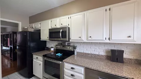 Kitchen - 1507 5th Ave NW, Austin, MN 55912 photo 3 of 4
