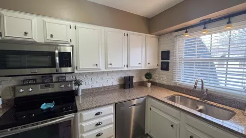 Kitchen - 1507 5th Ave NW, Austin, MN 55912 photo 2 of 4