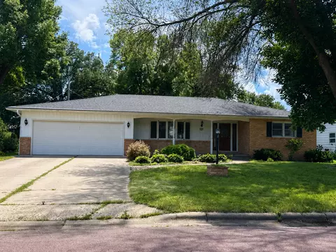 1709 Sunray Ave, Mankato, MN 56001