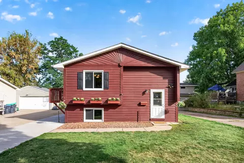 2715 10th Ave E, North Saint Paul, MN 55109