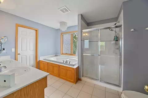 Bath - 13200 Crolly Path, Rosemount, MN 55068 photo 4 of 4