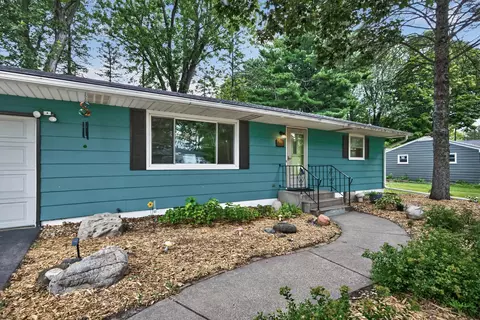 13282 Andrews Ave, Lindstrom, MN 55045