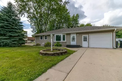 100 Meadow Ln, Mankato, MN 56001