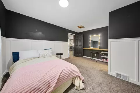 Bedroom - 1052 Miller Ave, Windom, MN 56101 photo 2 of 6