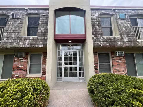 907 11th Ave S #7, Hopkins, MN 55343