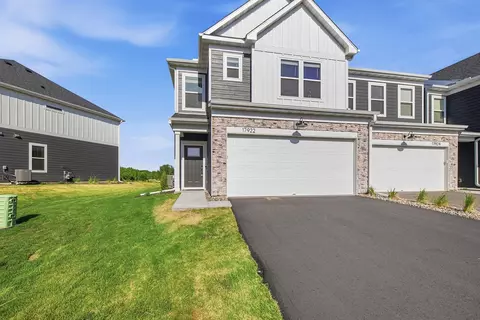 17922 Genoa Dr, Lakeville, MN 55044