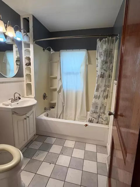 Bath - 106 N Oak St, Hendricks, MN 56136 photo 1 of 1