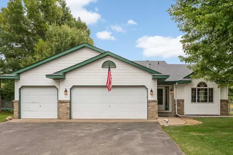 38343 Coventry Dr, North Branch, MN 55056