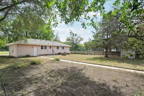 Exterior - 903 Parallel St, Chaska, MN 55318 photo 3 of 10