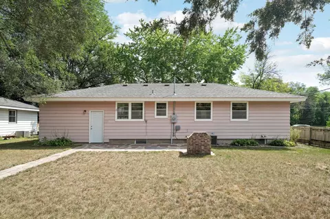 Exterior - 903 Parallel St, Chaska, MN 55318 photo 2 of 10