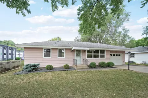 Exterior - 903 Parallel St, Chaska, MN 55318 photo 9 of 10