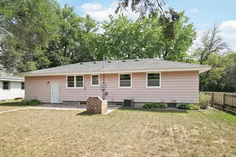 Exterior - 903 Parallel St, Chaska, MN 55318 photo 4 of 10