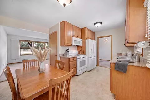 Kitchen - 903 Parallel St, Chaska, MN 55318 photo 1 of 5