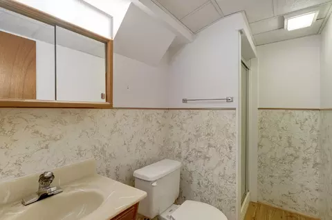 Bath - 903 Parallel St, Chaska, MN 55318 photo 2 of 2