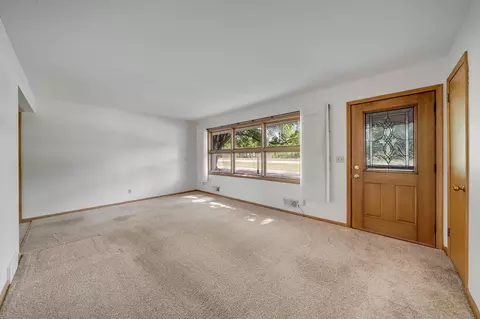 Living - 903 Parallel St, Chaska, MN 55318 photo 2 of 6