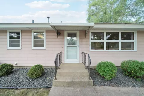 Exterior - 903 Parallel St, Chaska, MN 55318 photo 10 of 10