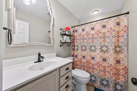 Bath - 10620 Cain Rd, Rogers, MN 55374 photo 4 of 7