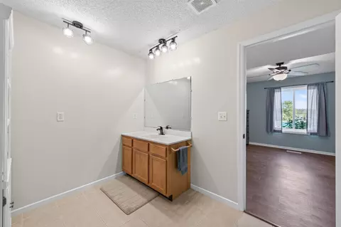 Bath - 10620 Cain Rd, Rogers, MN 55374 photo 5 of 7