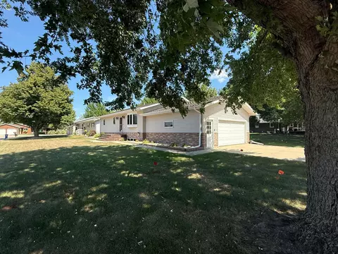 201 12th Ave NW, Pipestone, MN 56164