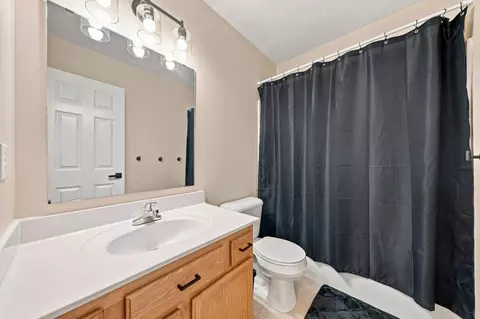 Bath - 563 Summit Ave, Dundas, MN 55019 photo 4 of 5